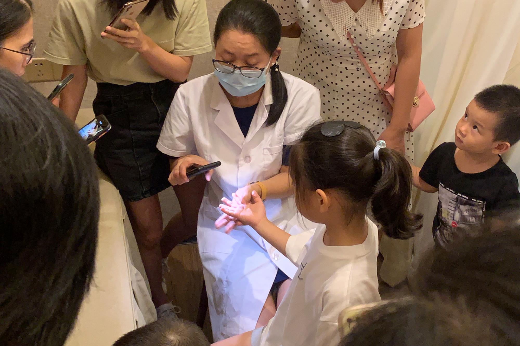 公益义诊，儿科专家林丽莉莅临大德康元中医馆义诊